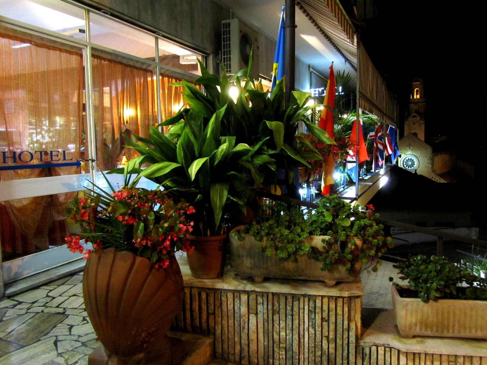 Hotel Riviera Sanremo Exterior photo